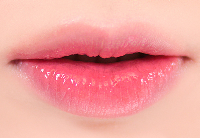 減少唇紋的方法，南寧美容護(hù)膚職業(yè)學(xué)校學(xué)習(xí)