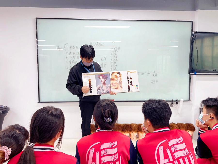 認識染發(fā)系統(tǒng)和色板，南寧學(xué)染發(fā)基礎(chǔ)