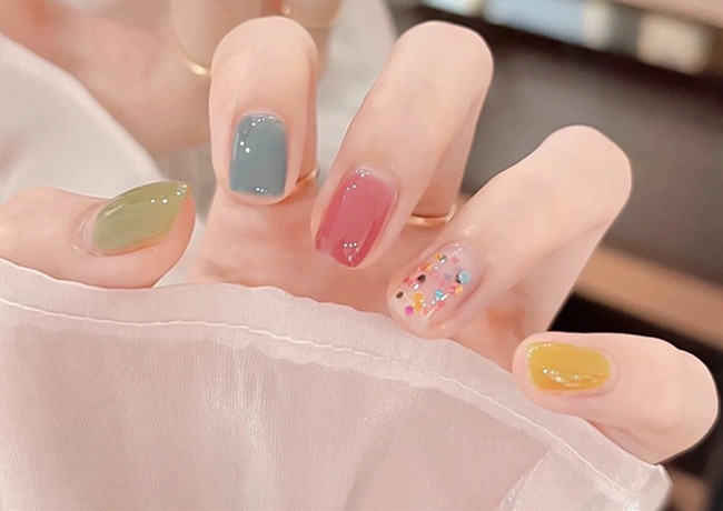 夏日多巴胺美甲，廣西美甲網(wǎng)紅造型培訓(xùn)分享