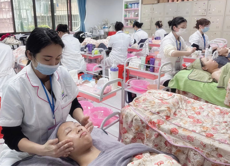 如何進(jìn)行面部提升，廣西美容技術(shù)培訓(xùn)學(xué)校教學(xué)