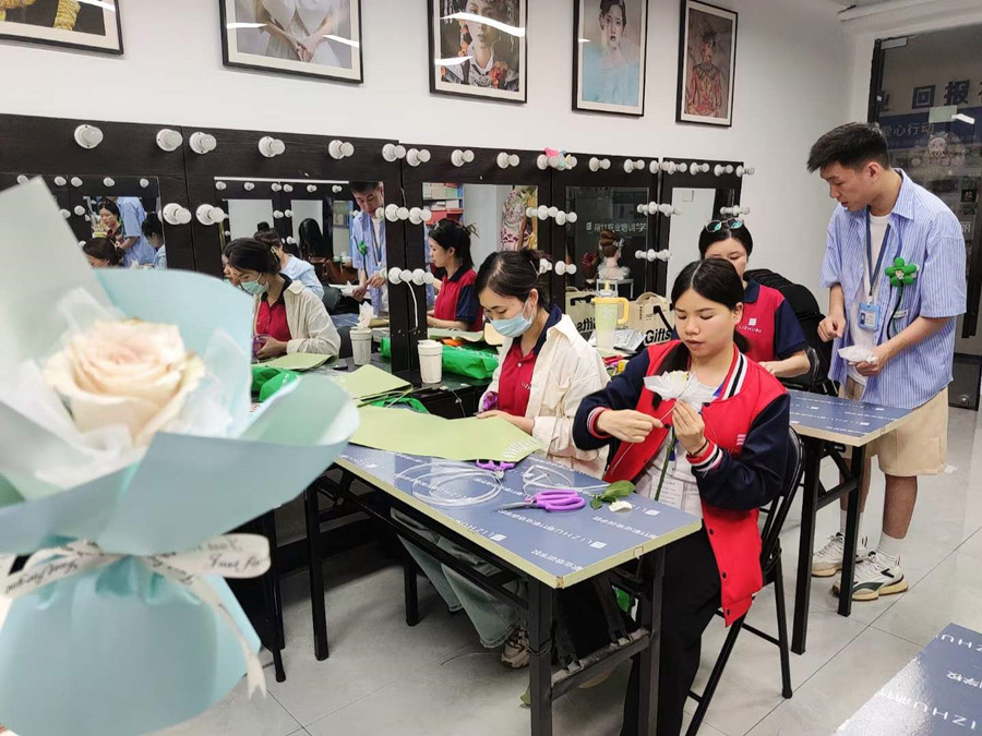 南寧花藝師培訓(xùn)學(xué)校5月6日開班啦