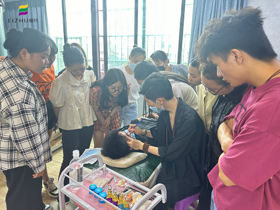 紋眉藝術(shù)感的體現(xiàn)，南寧紋繡造型學校分享