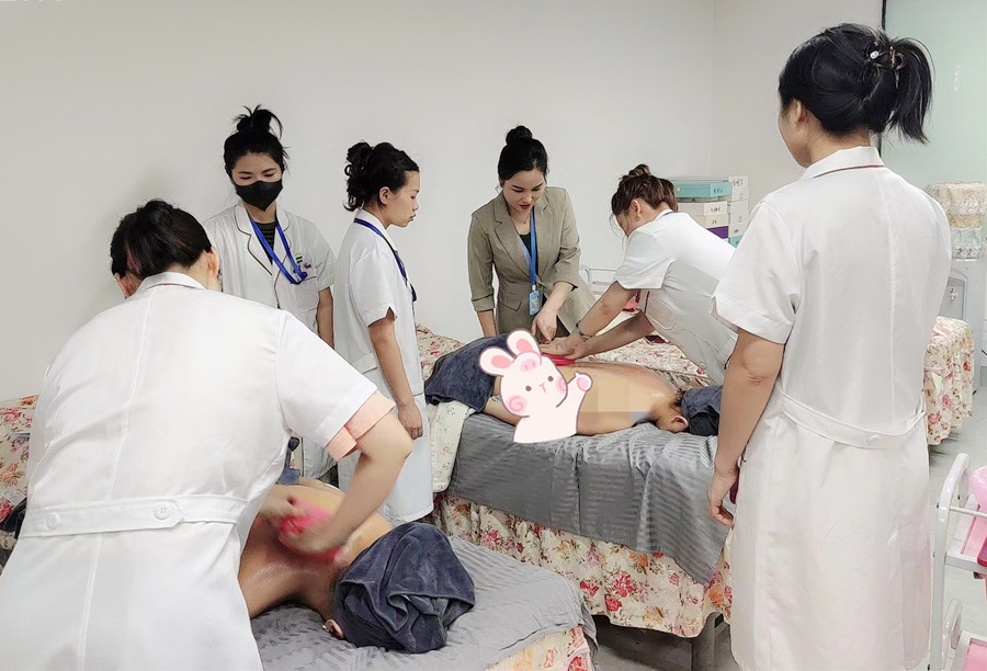 揉腹的好處，南寧美容美體健康學校講解