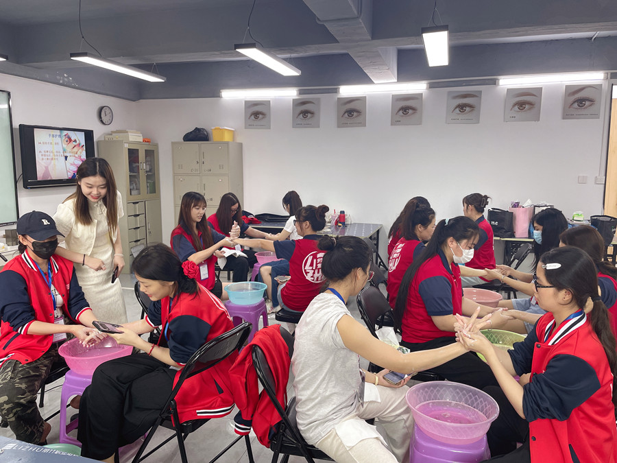 美甲手部護(hù)理的好處，南寧美甲培訓(xùn)課程講解