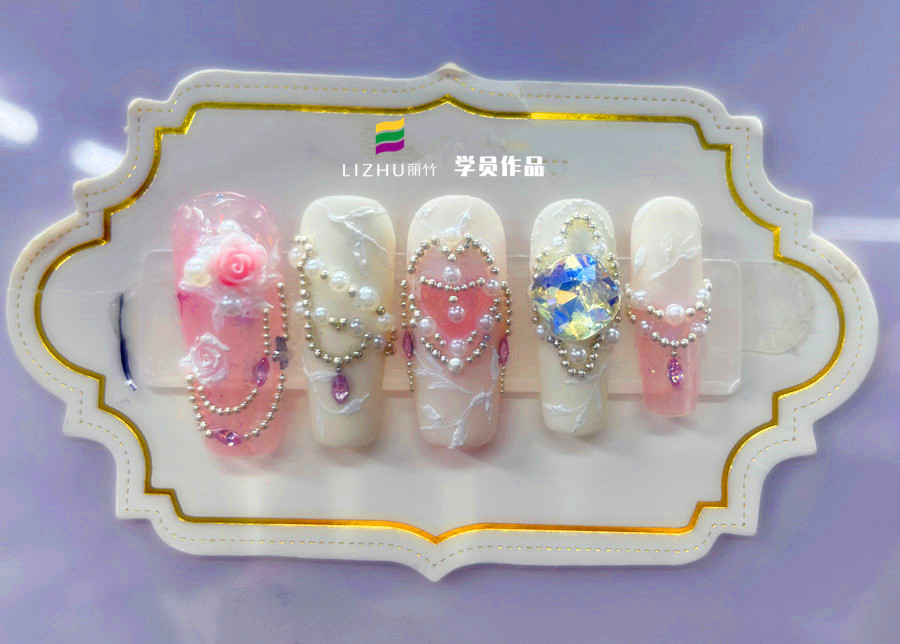 廣西美甲實訓課堂：堆鉆美甲