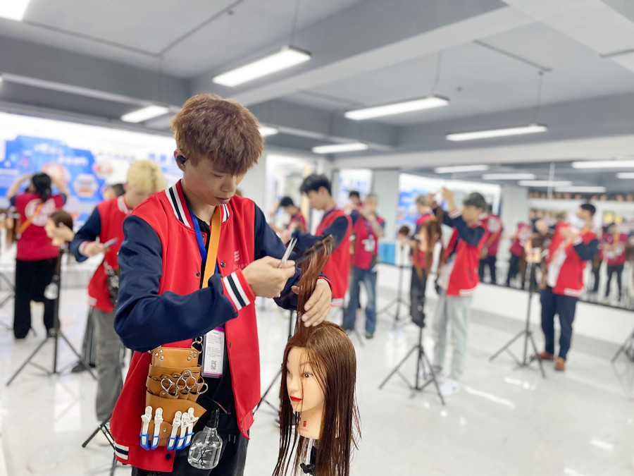 影響剪發(fā)的因素，廣西剪發(fā)結(jié)技術(shù)學(xué)校課程講解