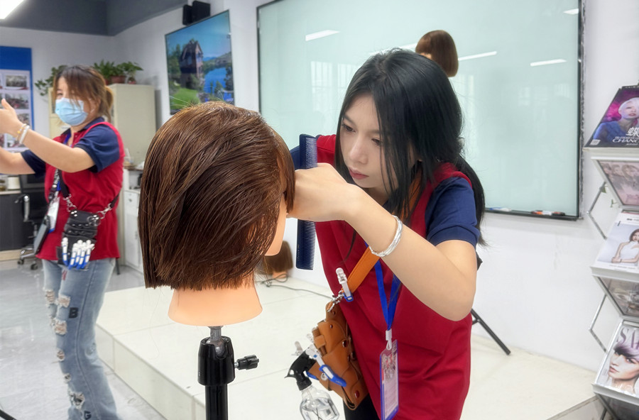 南寧美發(fā)培訓(xùn)課程：經(jīng)典廂式齊裝是什么？