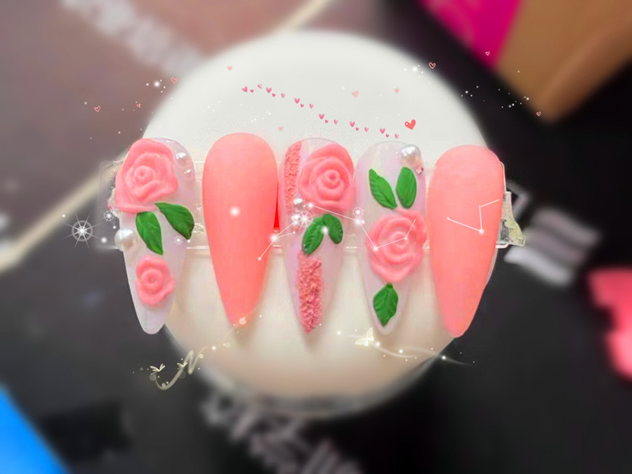 粉色玫瑰雕花美甲，南寧美甲學(xué)習(xí)