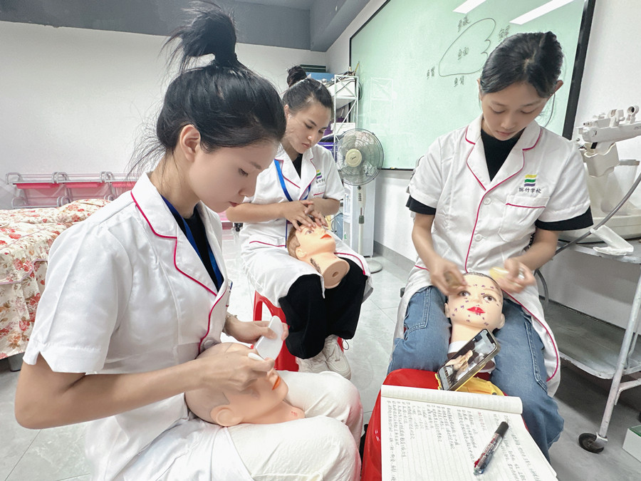 眼部疏通的必要性，廣西美容中醫(yī)學(xué)校講解