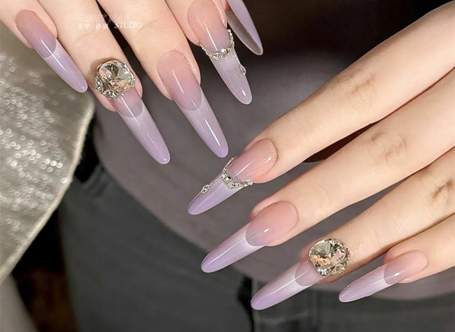 紫色顯白美甲，南寧美甲造型培訓學校分享