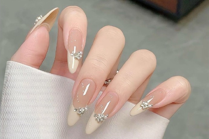 法式蝴蝶結(jié)美甲，廣西美甲款式