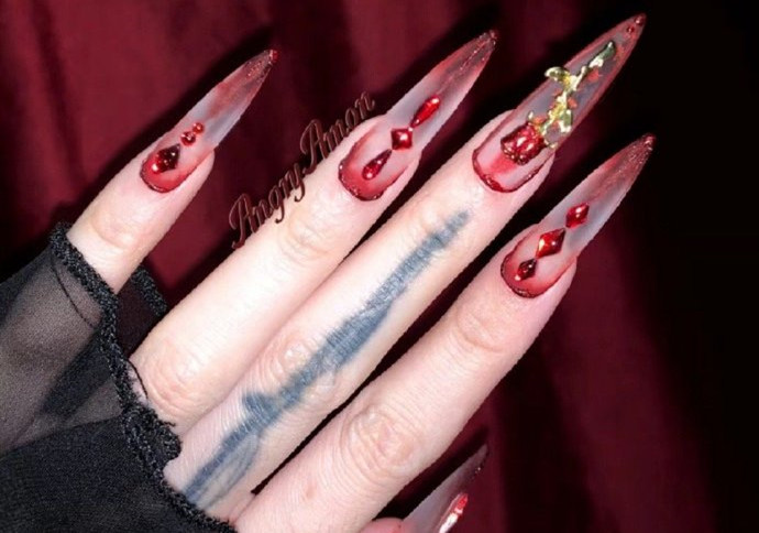 惡女美甲款式，廣西美甲職業(yè)技師學校準備好了