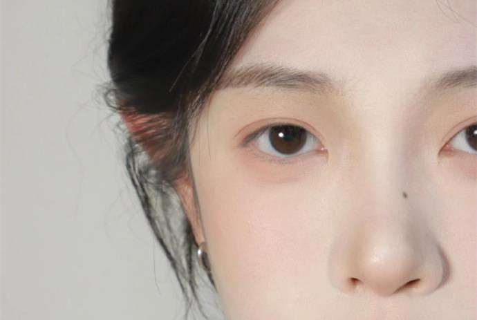 素顏女高妝容教程，南寧化妝培訓(xùn)名校手把手教學(xué)