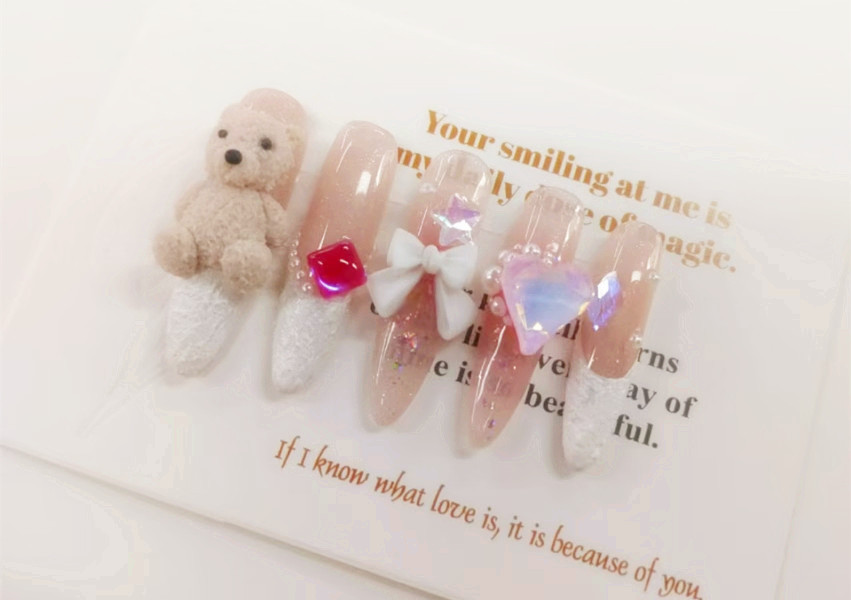 立體小熊雕花美甲，用作品告訴你南寧學(xué)美甲去哪里？