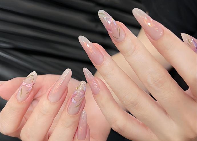 情人節(jié)美甲，美甲進修在南寧