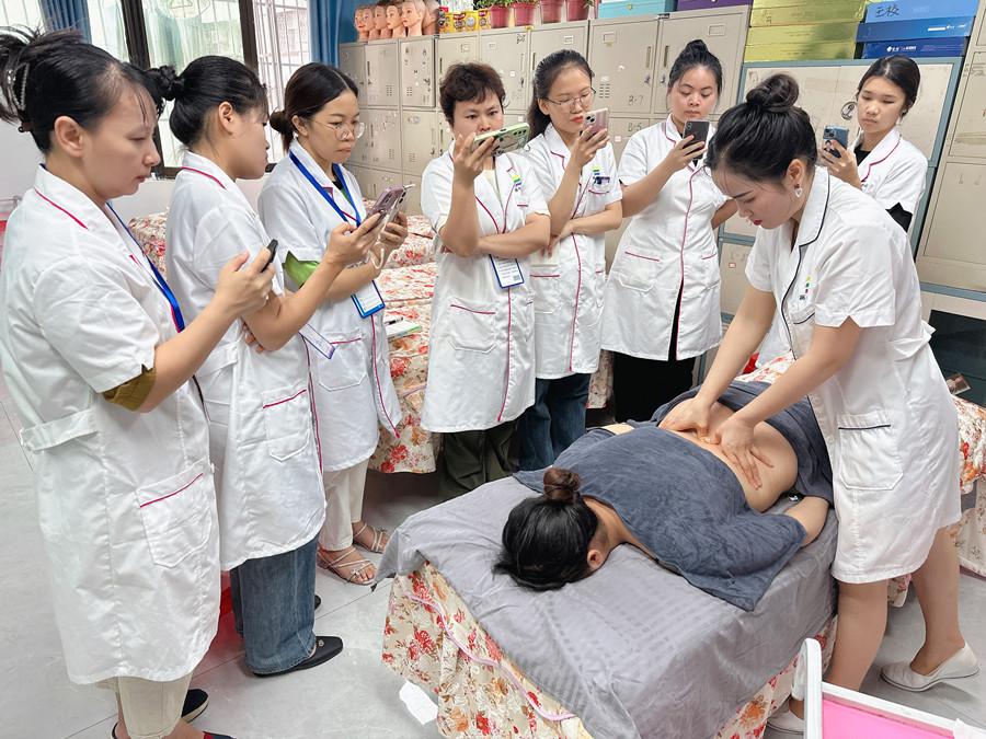 按摩腹部的好處，南寧美容美體實(shí)訓(xùn)講解