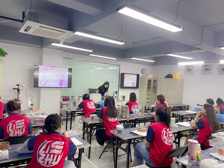 廣西學(xué)美甲零經(jīng)驗(yàn)：美甲理論知識(shí)有哪些？