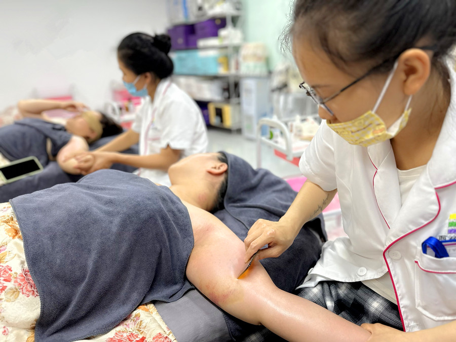 南寧美容美體專業(yè)正規(guī)學(xué)校：刮痧注意事項(xiàng)