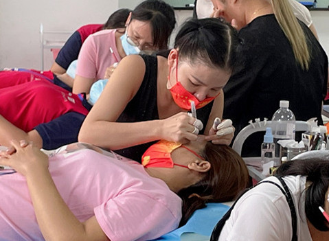 紋繡過(guò)后為什么要涂修復(fù)液？南寧紋繡去哪里？