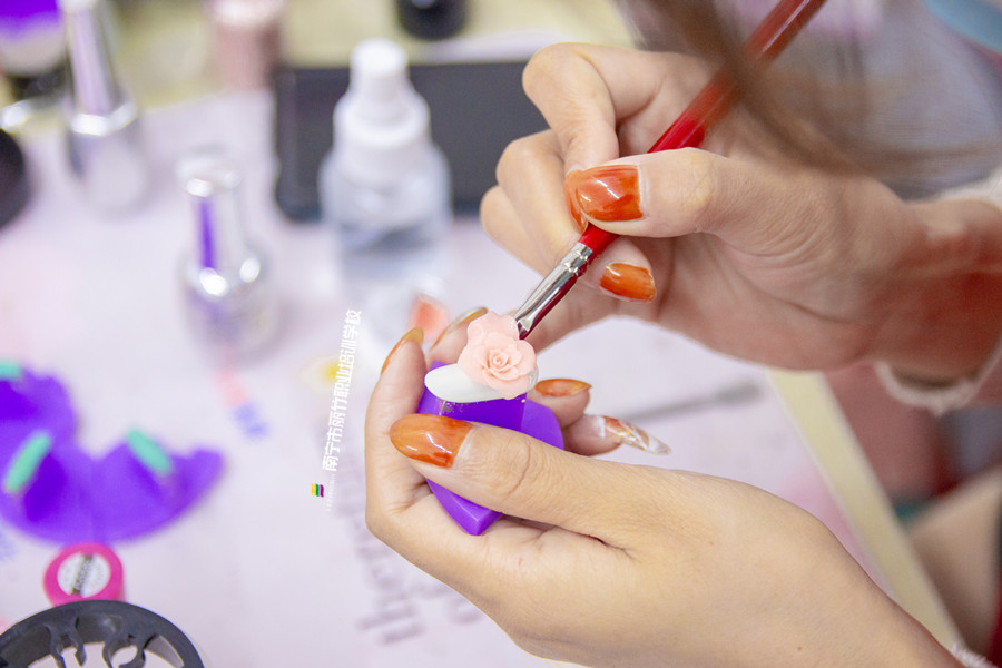 雕花美甲怎么做？廣西美甲進修班