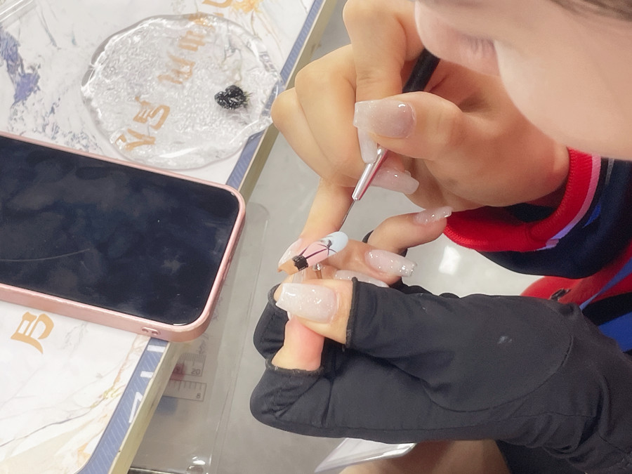 甲片的材質(zhì)和使用時間限制？南寧美甲進(jìn)修深造培訓(xùn)