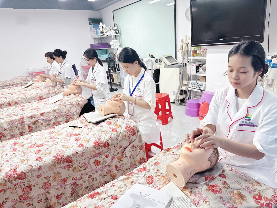 南寧培訓(xùn)美容師課程，從認(rèn)識(shí)面部開(kāi)始