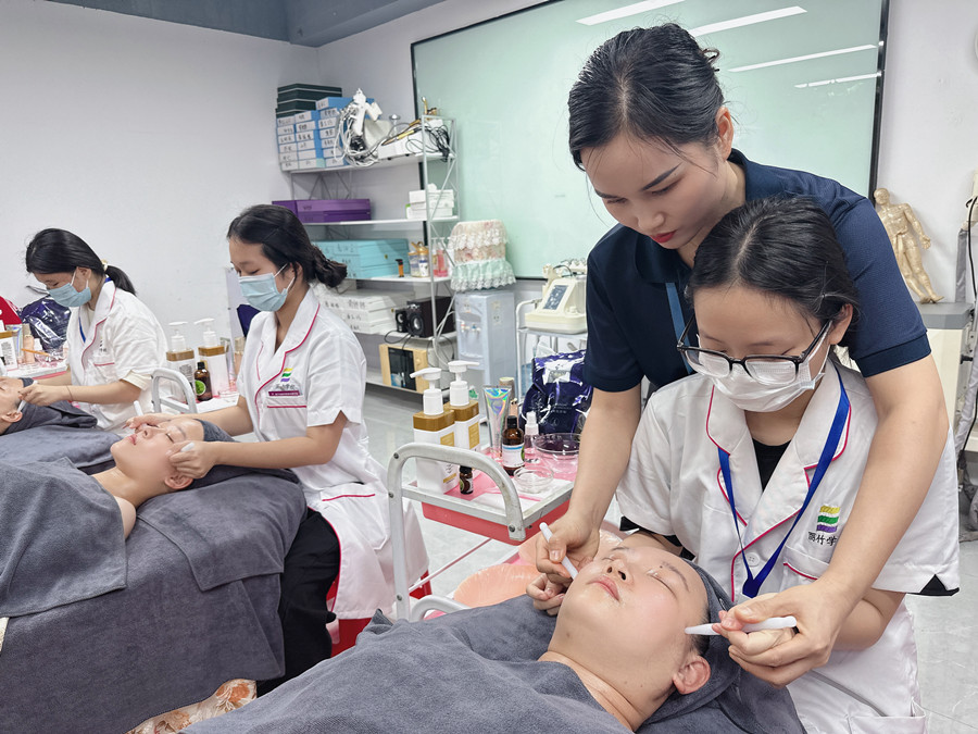 面部撥筋手法考核，南寧皮膚管理培訓(xùn)