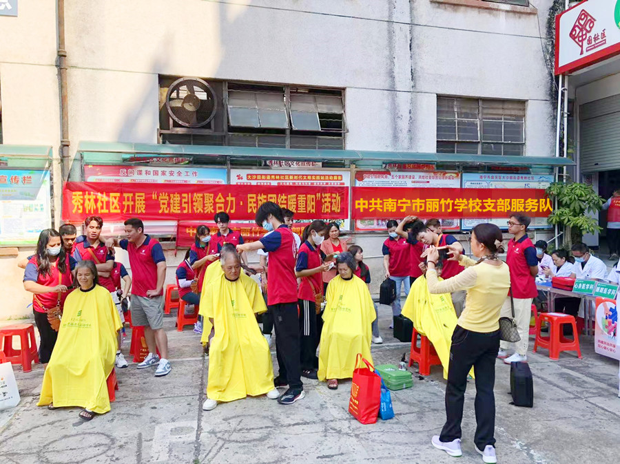 重陽(yáng)節(jié) | 南寧美發(fā)職業(yè)學(xué)校為老人送溫暖