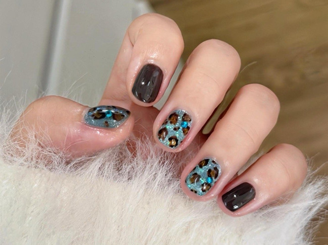 秋季豹紋美甲，南寧美甲培訓(xùn)中心分享