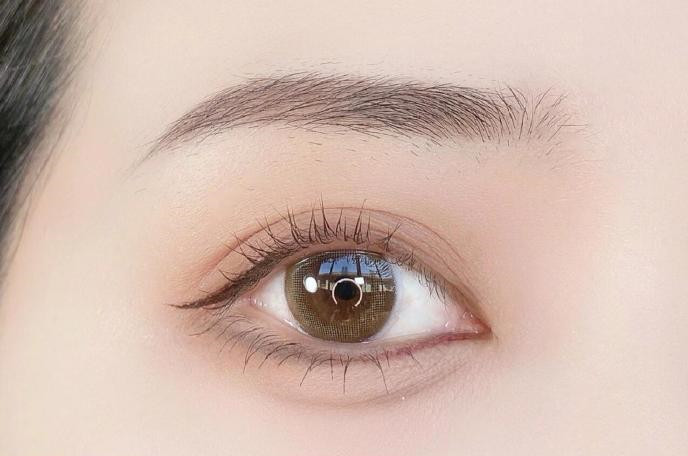 偽素顏眼妝教程，廣西化妝中心手把手教你