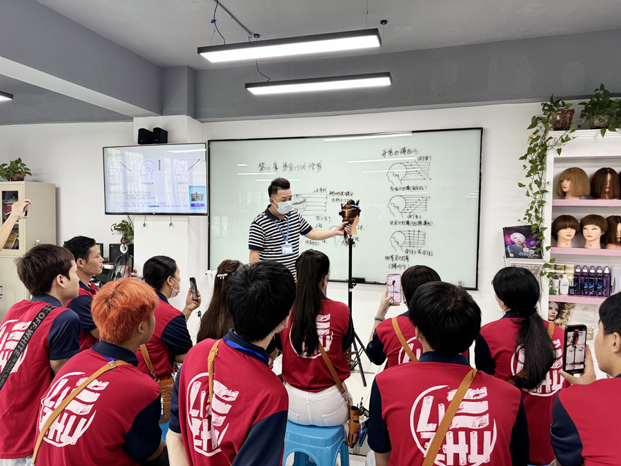 廣西南寧學(xué)美發(fā)？廣西美發(fā)學(xué)校怎么招生？