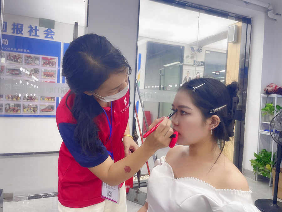 南寧美妝師：冷門但實用的化妝技巧