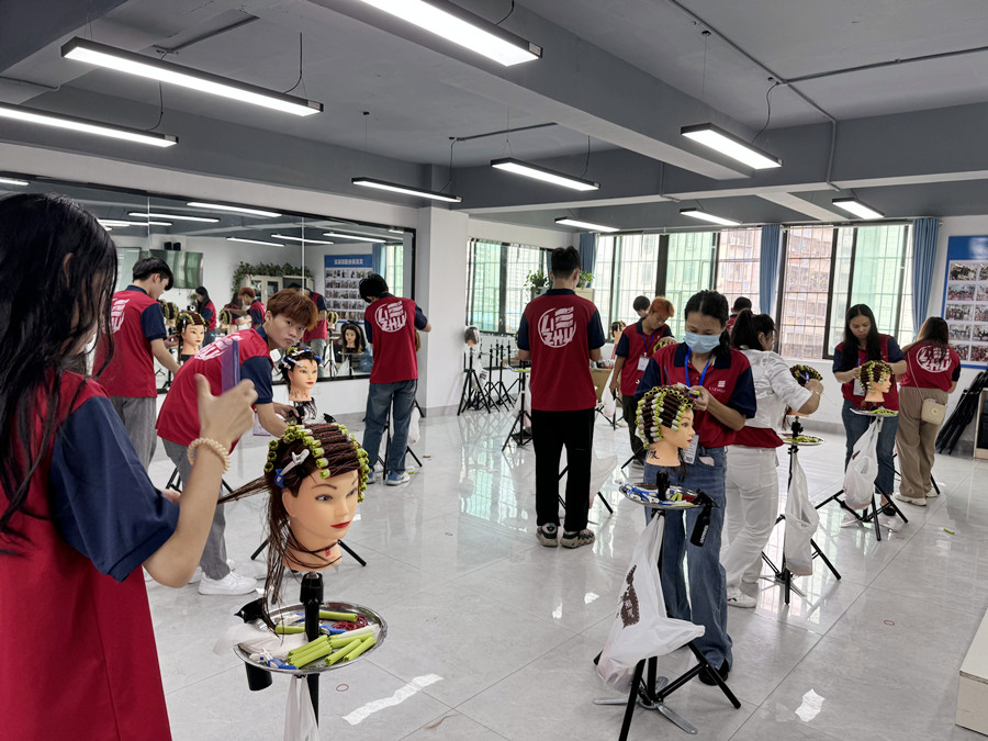 沖擊技能大賽，南寧美發(fā)培訓(xùn)學(xué)校賽前訓(xùn)練