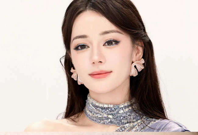 迪麗熱巴仿妝教程，和南寧彩妝高彩培訓(xùn)班一起學(xué)