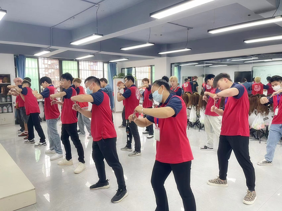 揭秘！南寧美發(fā)造型培訓學校上課流程