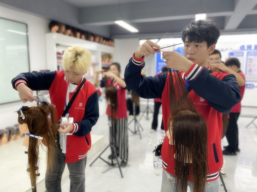 南寧理發(fā)學校：為何建議女士定期剪發(fā)？