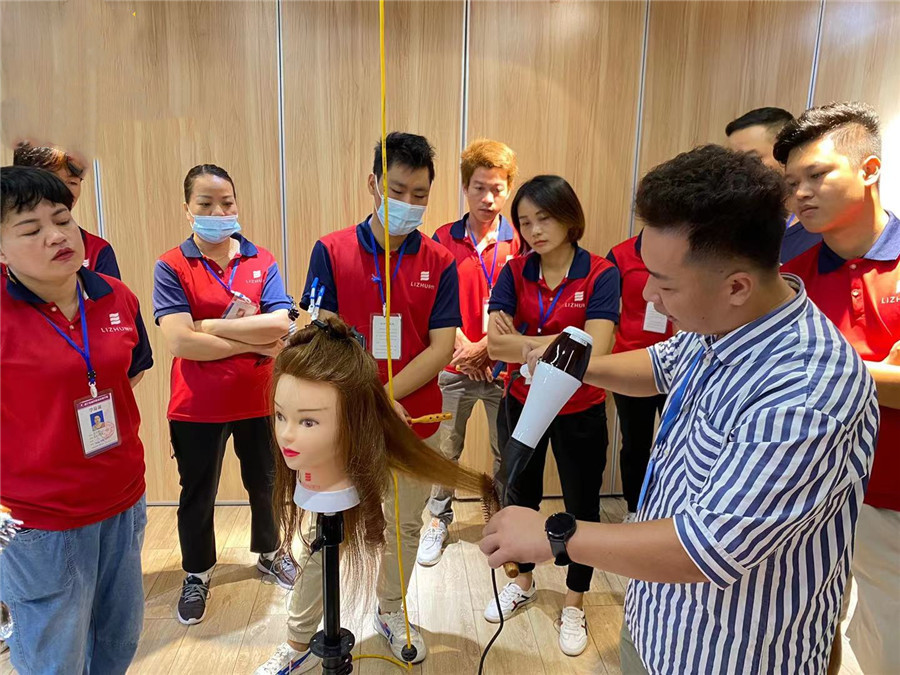 快速洗吹頭發(fā)的技巧，廣西吹風造型整理