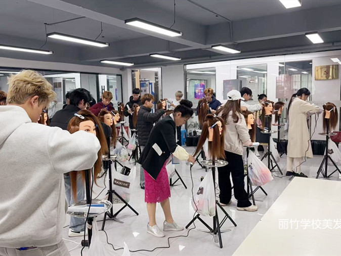 如何拉直發(fā)？南寧燙染培訓零基礎(chǔ)