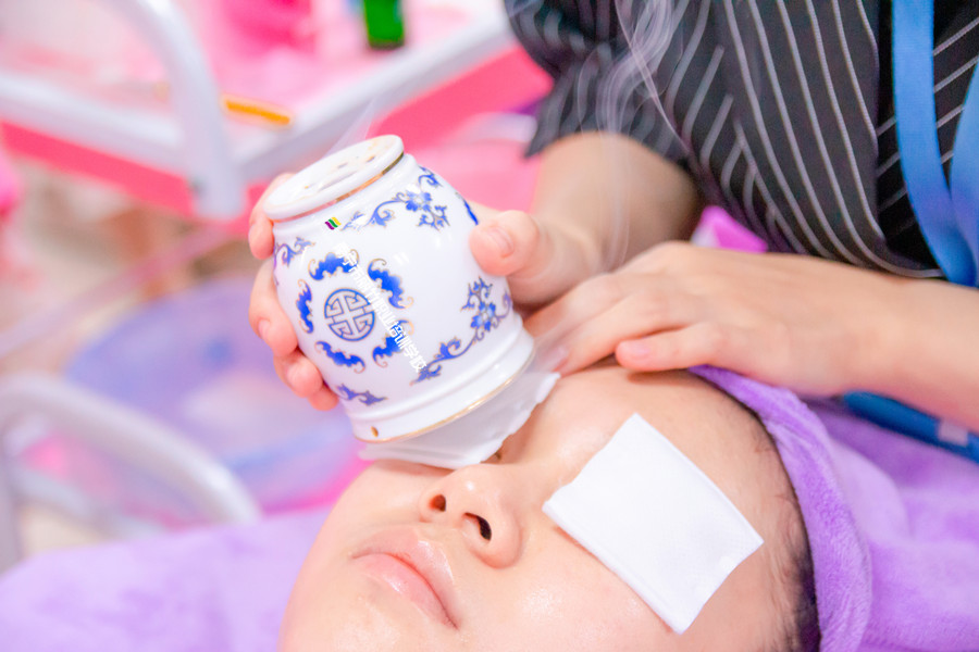 日常眼部護理貼士，南寧美容皮膚護膚學(xué)校收集