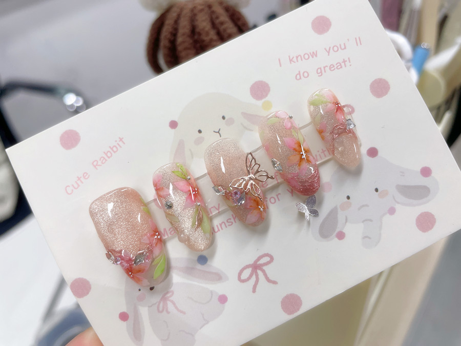 春日貓眼彩繪美甲，南寧美甲店推薦網(wǎng)紅款作品