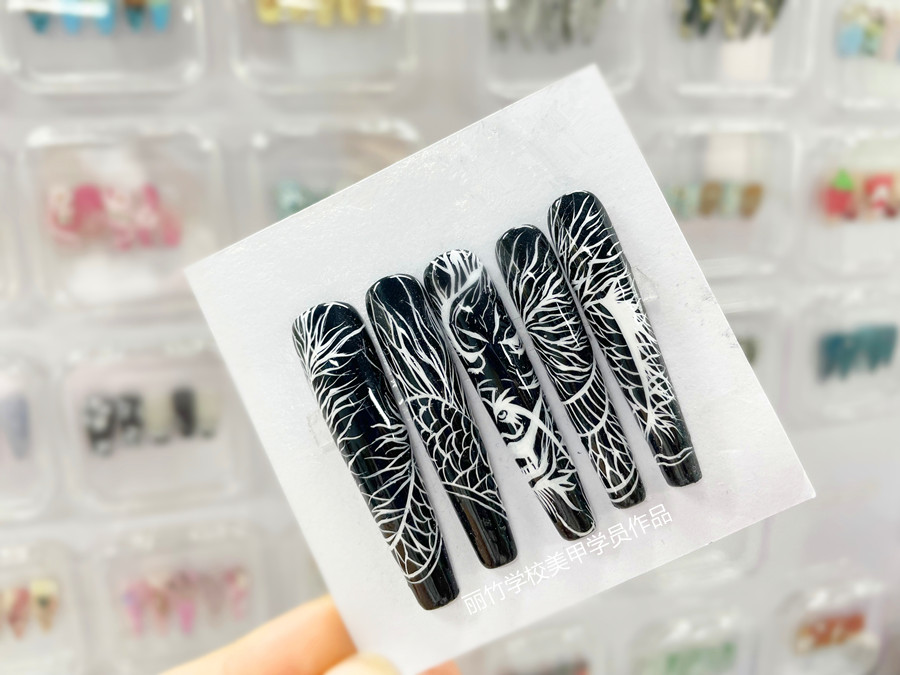 國風(fēng)線條美甲，南寧學(xué)美甲哪里專業(yè)？