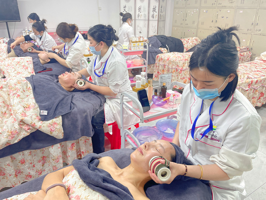 廣西南寧學(xué)美容：適合春天艾灸的身體部位