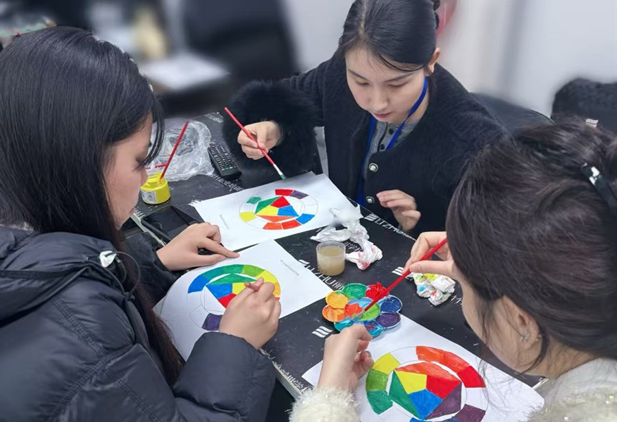 十二色相環(huán)有哪些顏色？廣西化妝基礎(chǔ)教學(xué)