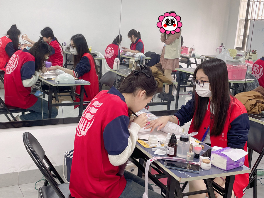 紙托光療延長技巧，廣西美甲專業(yè)教學(xué)