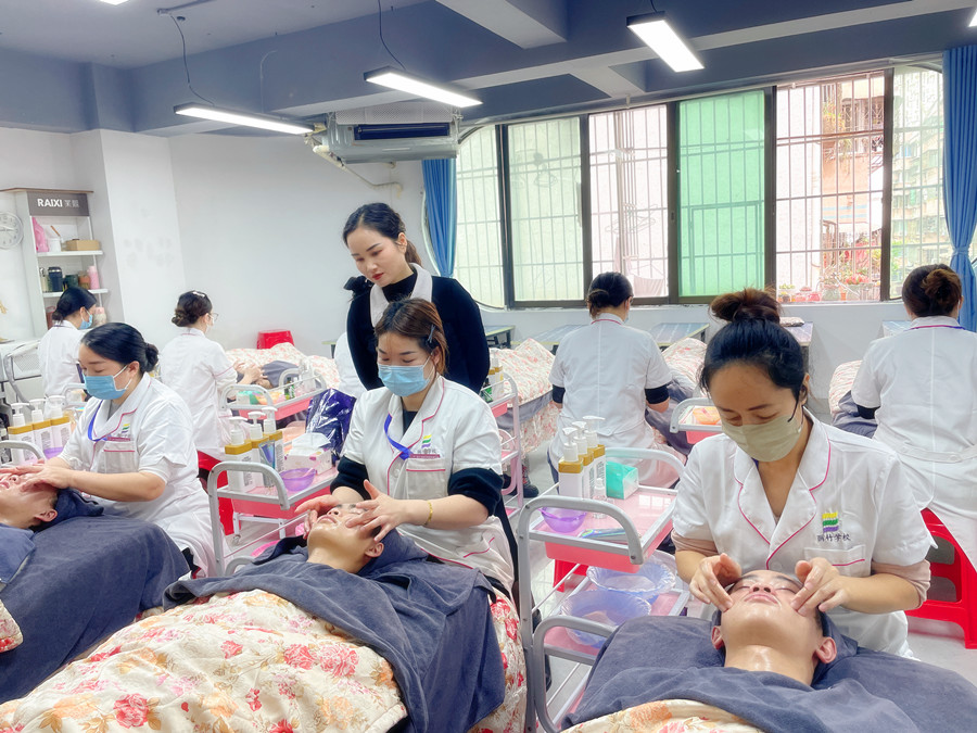 面部按摩手部操作技巧，廣西美容一對一教學(xué)