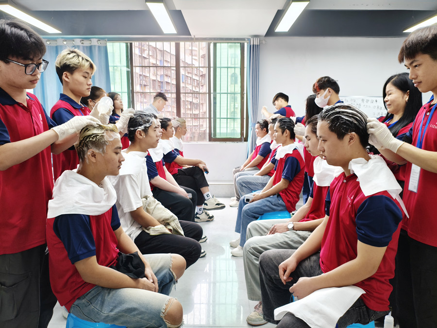 南寧美發(fā)洗護培訓：如何快速坐著洗頭？