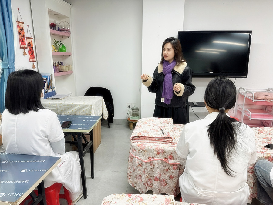 南寧美容師招聘，廣西南寧專業(yè)美容學(xué)校舉行就業(yè)宣講會(huì)