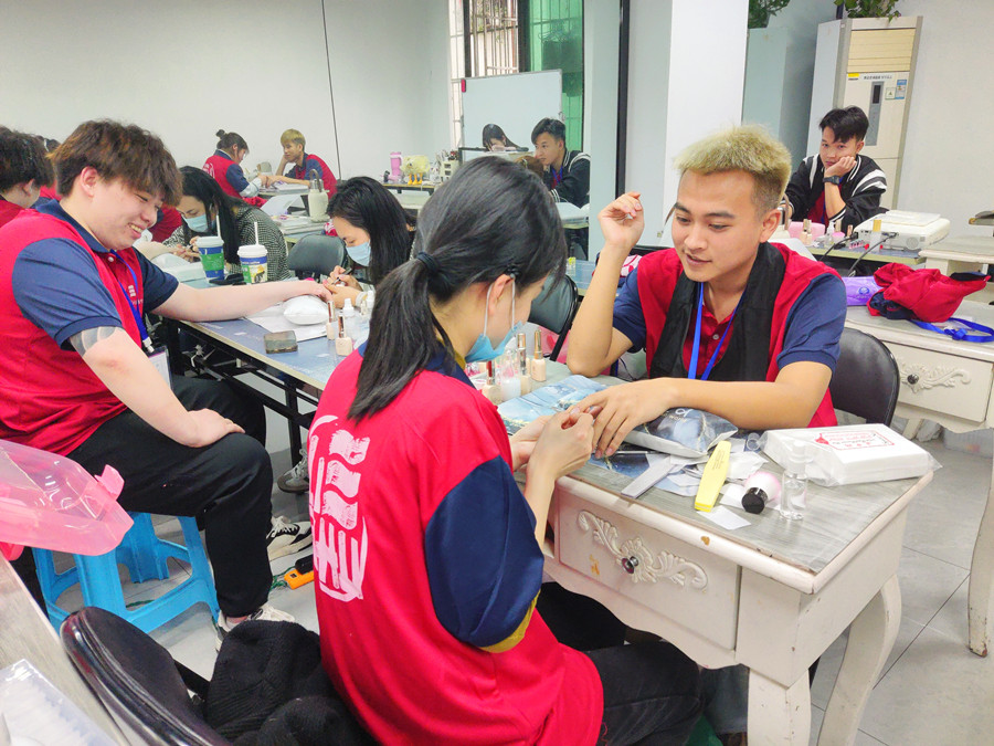 學(xué)美甲從零開(kāi)始：男士美甲如何選擇？