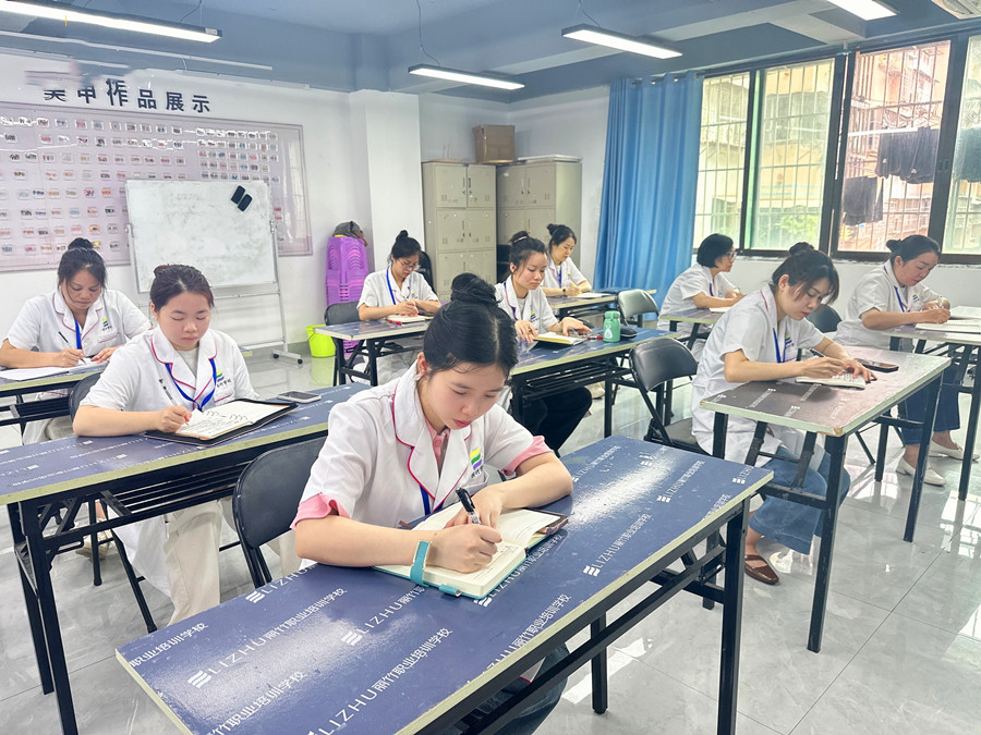 南寧學(xué)美容去哪學(xué)？麗竹學(xué)校美容專業(yè)歡迎您