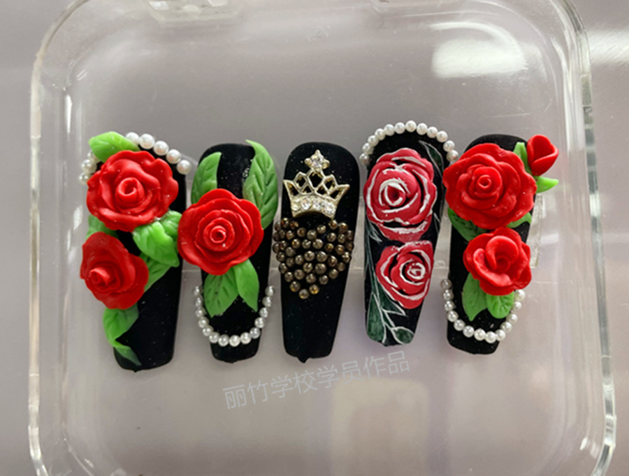 輕奢玫瑰雕花美甲，南寧美甲學校學員作品